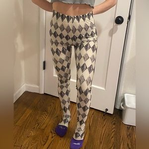 Diamond yoga leggings size small/medium